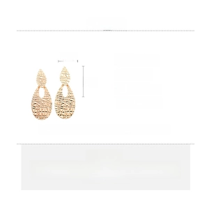 Detail chart of drop-shaped gold earrings showing size 4x1.5cm and material specs