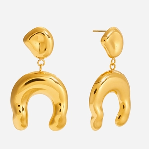Boucles d'oreilles pendantes en U en acier inoxydable doré avec texture martelée