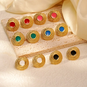 Boucles d'oreilles rétro plaquées or 18K avec émail coloré en plusieurs teintes élégantes