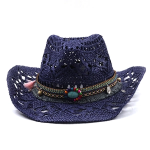 Dunkelblauer Western-Cowboy-Strohhut mit Türkisperlen und dekorativem Quastenband