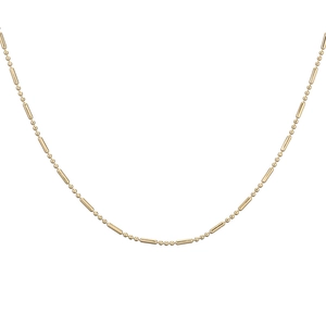Minimalistische goldene Perlen-Nadelkette mit zylindrischen Gliedern auf weißem Grund