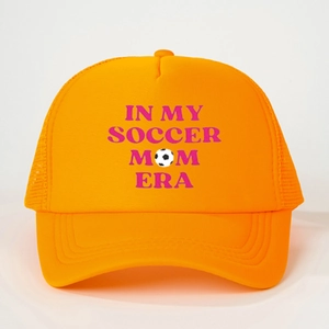 Casquette trucker orange avec imprimé IN MY SOCCER MOM ERA et filet respirant