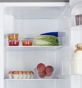 Close-up of 316 stainless steel food containers stored in a well-organized refrigerator