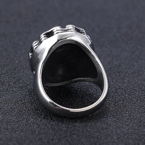 Gothic punk 3D skull ring in silver stainless steel with wide band and embossed chain detail