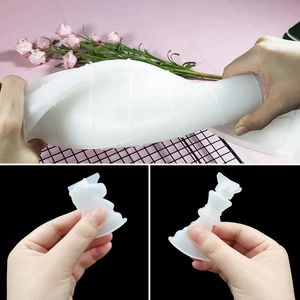 Vue détaillée des moules à échecs en silicone flexible montrant la durabilité du produit