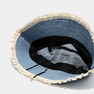 Vue intérieure du chapeau bob en jean pour femme avec dentelle et cordon réglable