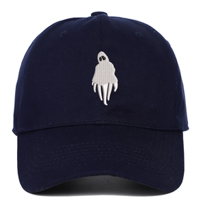 Casquette de baseball bleu marine avec broderie fantôme blanc et design à six pans