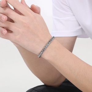 Polished stainless steel keel link chain bracelet for men with silver metallic finish
