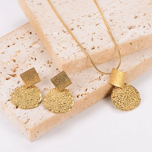 Irregular square and round hammered gold jewelry set with necklace and earrings