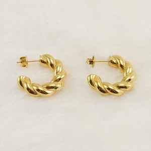Goldene gedrehte Creolen im C-Design mit 18K Edelstahl-Finish für Damen im Trend