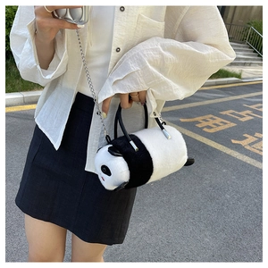 Borsa a tracolla creativa a forma di panda in peluche con catena in metallo e manico