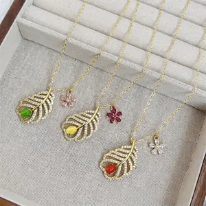 Collane a foglia placcate oro 18K con gemme colorate e petali di diamante in astuccio