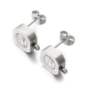Vue détaillée des bases de boucles d'oreilles argentées avec zircone et boucles DIY
