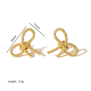 Boucles d'oreilles nœud cœur évidé dorées en acier inoxydable, design minimaliste 17x20mm