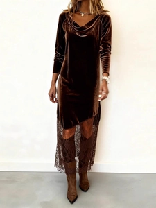 Robe élégante en velours marron foncé à manches longues avec ourlet en dentelle et col bénitier
