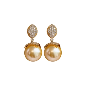 Eleganti orecchini placcati oro 18k con grandi perle champagne e cristalli scintillanti