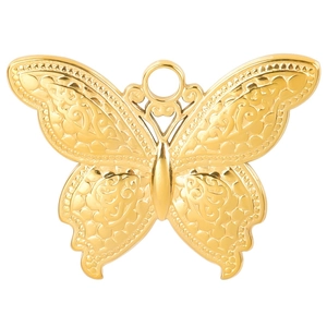 Détail du pendentif papillon doré avec des motifs floraux en relief de style vintage
