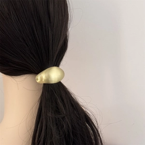 Minimalist matte gold irregular curved ponytail holder for elegant hair styling