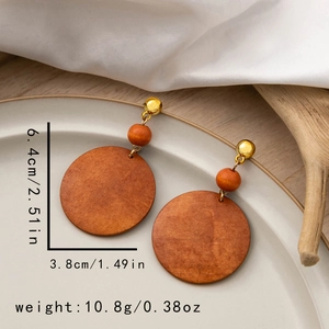 Detailed size chart of geometric wood earrings showing length and weight measurements