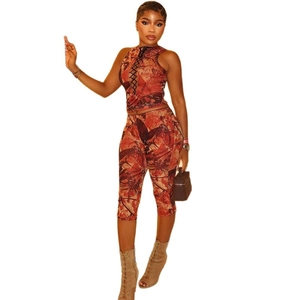 Women's 2-piece vintage butterfly print set with halter top and slim cropped pants