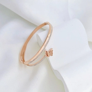 Bracelet jonc papillon or rose élégant avec zircons et design à double couche fine