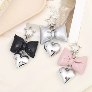 Schlüsselanhänger Set mit Schleife und Herz aus Kunstleder in Schwarz Silber und Rosa