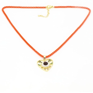 Collana di perline arancioni con pendente a cuore dorato e motivo occhio colorato
