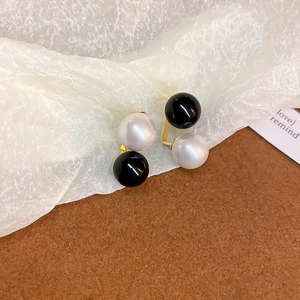 Vintage Geometric Black And White Imitation Artificial Pearl Stud Earrings With 925 Sterling Silver Earring Post For Women