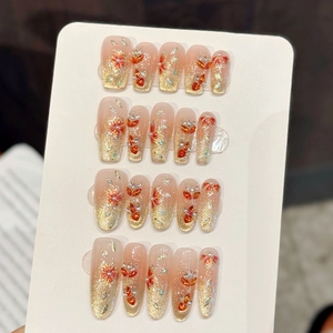 Gedetailleerde set van 20 kunstnagels met 3D rode bloemen en gouden verloop