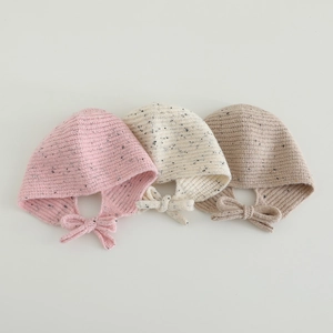 Bonnets tricotés à oreillettes pour petites filles en rose beige et coloris avoine