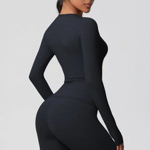 Haut de yoga noir à manches longues moulant en tissu brossé extensible pour femme