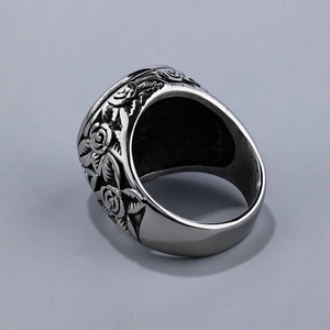 Bague vintage en acier inoxydable avec gravure florale de rose et finition argentée