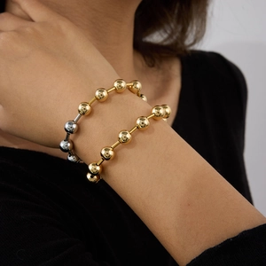 Bracelet chaîne à billes en acier inoxydable 18 carats pour un look élégant