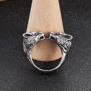 Vintage stainless steel wolf head ring for men with retro Nordic viking craftsmanship