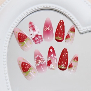 Faux ongles fraise faits main avec nœuds en perles et motifs à carreaux, lot de 10
