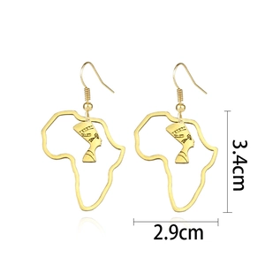Détails de boucles d'oreilles carte d'Afrique dorées avec silhouette de Néfertiti et taille