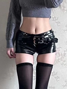 Damen Sexy Low Waist PU Leder Mini Shorts Nieten Schnallengürtel Y2K Punk Hot Pants Clubwear