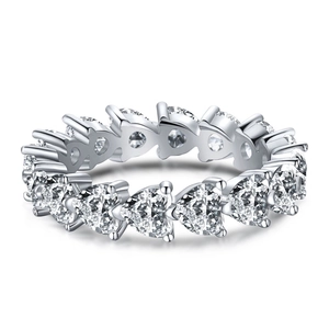 Elegant S925 sterling silver eternity ring featuring heart-shaped cubic zirconia stones