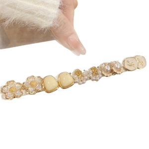 Set di fermagli per capelli con fiori color crema, perle e dettagli ancora d'oro
