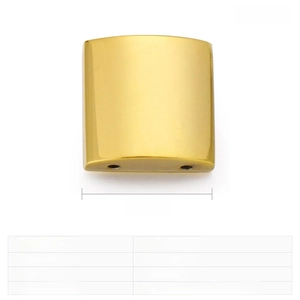 Nahaufnahme des 15mm goldfarbenen Edelstahl-Anhängers mit zwei Löchern für DIY