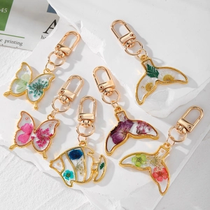 Handmade Real Dried Flower Resin Keychain Butterfly Fish Tail Shape Alloy Metal Bag Pendant Sweet Korean Style Accessory