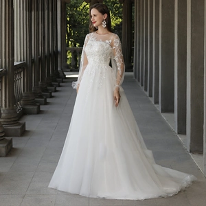 Élégante robe de mariée trapèze blanche avec manches en dentelle et broderie florale