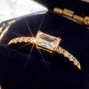 Luxurious S925 sterling silver gold ring with emerald-cut zircon in black velvet box