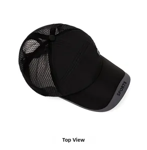Draufsicht auf schwarze schnelltrocknende Mesh-Kappe mit grauen Sport-Details