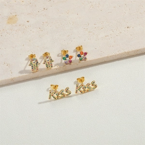 Boucles d'oreilles fleur Main de Fatma et Kiss plaquées or 14K avec zircons colorés