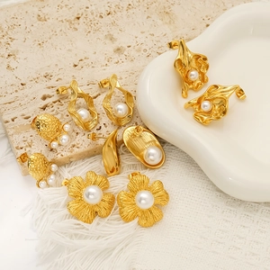 Elegant set of five gold-plated stainless steel flower and pearl stud earrings
