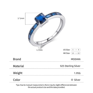Ring aus S925 Sterlingsilber mit quadratischem blauem Saphir-Zirkonia und Krappenfassung