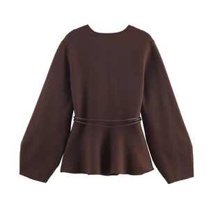 Cardigan in maglia marrone scuro da donna con bordo a peplo e cintura in vita fine