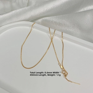 Close-up of 0.6mm gold-plated S925 silver chain with dimensions and weight specs