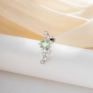 Clou d'oreille en argent scintillant avec cristal étoile verte et petites pierres transparentes